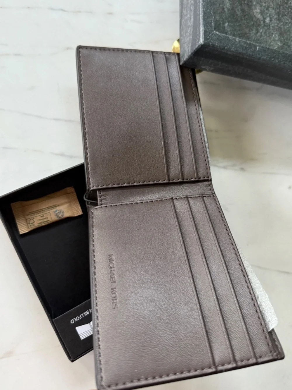 New Michael Kors Logo Slim Billfold Wallet